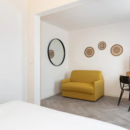 호텔 Chromatics & Restaurant Hill Club By Happyculture 3*