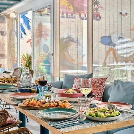 Отель Chromatics & Restaurant Hill Club By Happyculture Лион