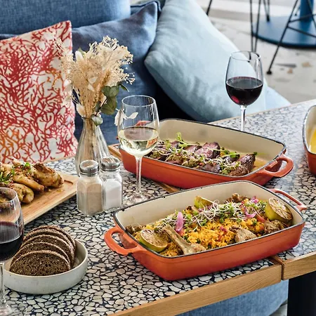 Chromatics & Restaurant Hill Club By Happyculture Szálloda 3*