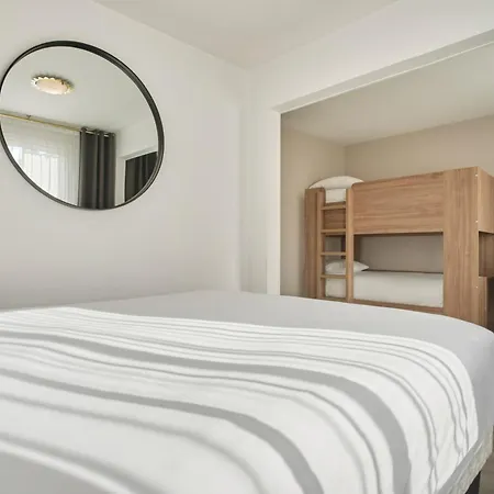 Chromatics & Restaurant Hill Club By Happyculture Szálloda 3*