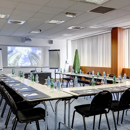 Chromatics&restaurant Hill Club By Happyculture