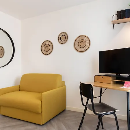 Chromatics&restaurant Hill Club By Happyculture Hotel