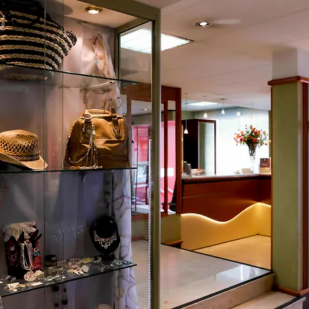 Chromatics & Restaurant Hill Club By Happyculture 호텔 3*