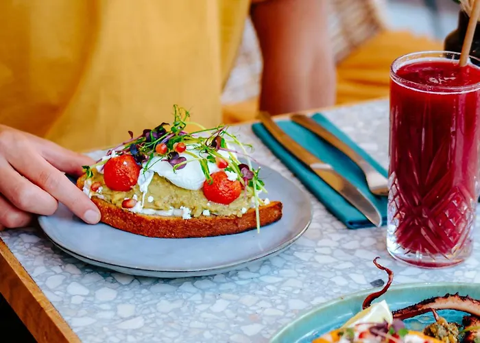 Chromatics & Restaurant Hill Club By Happyculture 3* 里昂