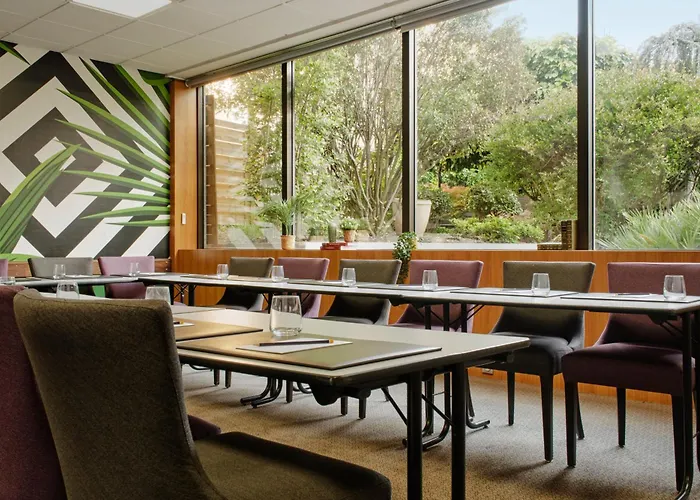 酒店 Chromatics & Restaurant Hill Club By Happyculture 3*