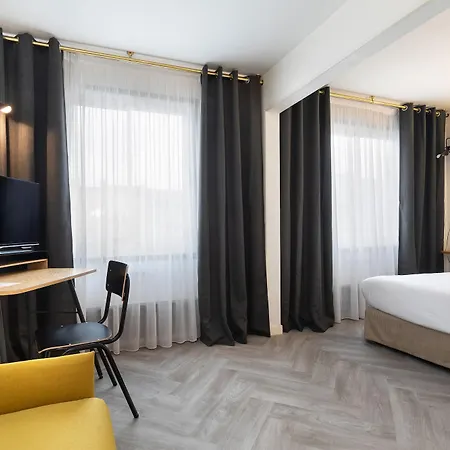 Chromatics & Restaurant Hill Club By Happyculture Lyon