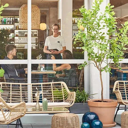 Hotel Chromatics & Restaurant Hill Club By Happyculture