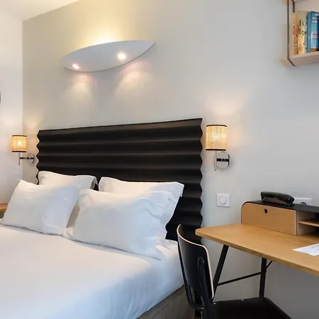 Chromatics & Restaurant Hill Club By Happyculture Hotel