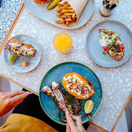 Chromatics & Restaurant Hill Club By Happyculture Hotel Lyon