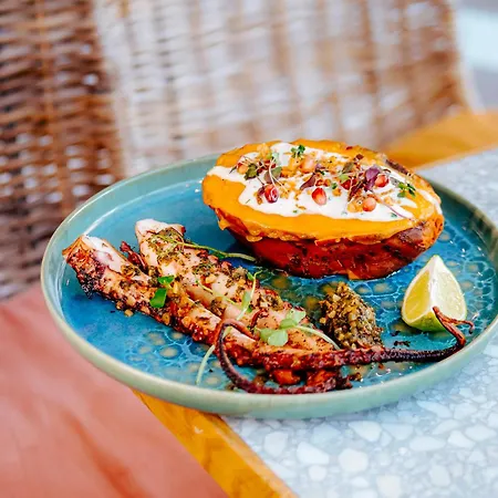 Chromatics & Restaurant Hill Club By Happyculture Hotel 3*