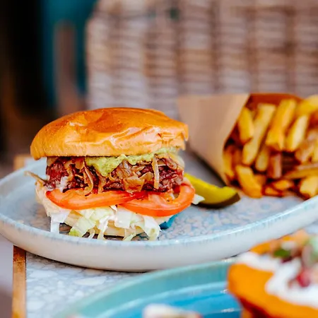 Chromatics & Restaurant Hill Club By Happyculture Hotel