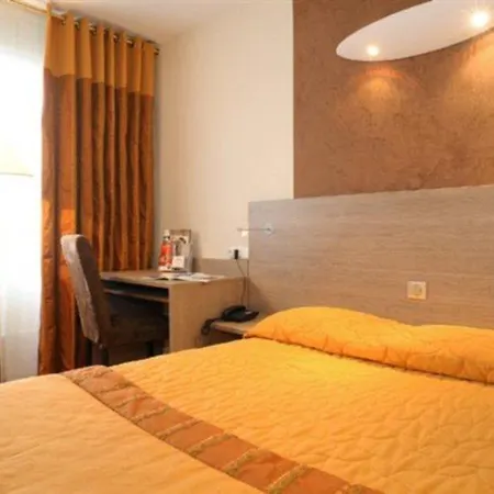 Chromatics & Restaurant Hill Club By Happyculture Hotel