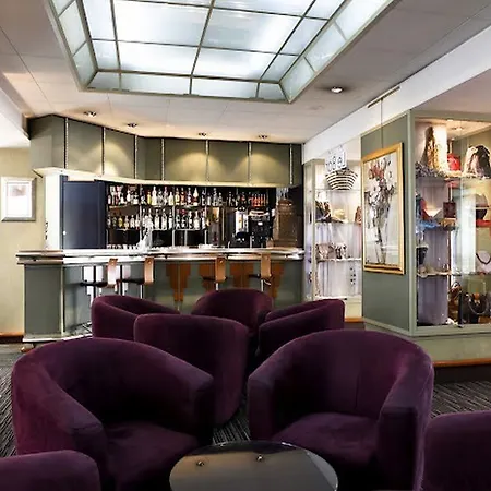 Chromatics & Restaurant Hill Club By Happyculture Hotel