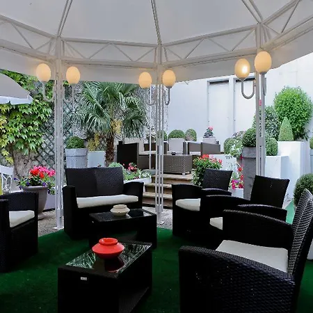 Chromatics & Restaurant Hill Club By Happyculture Hotel 3*